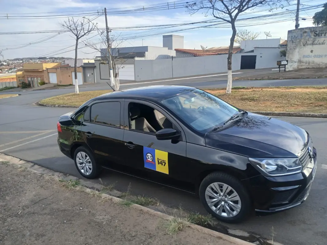 Carro preto parceiro da 53 Driver